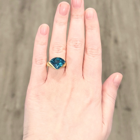 14K Large Deep Blue Topaz Swiss London triliant pie cut regal yellow gold ring - Picture 10 of 12